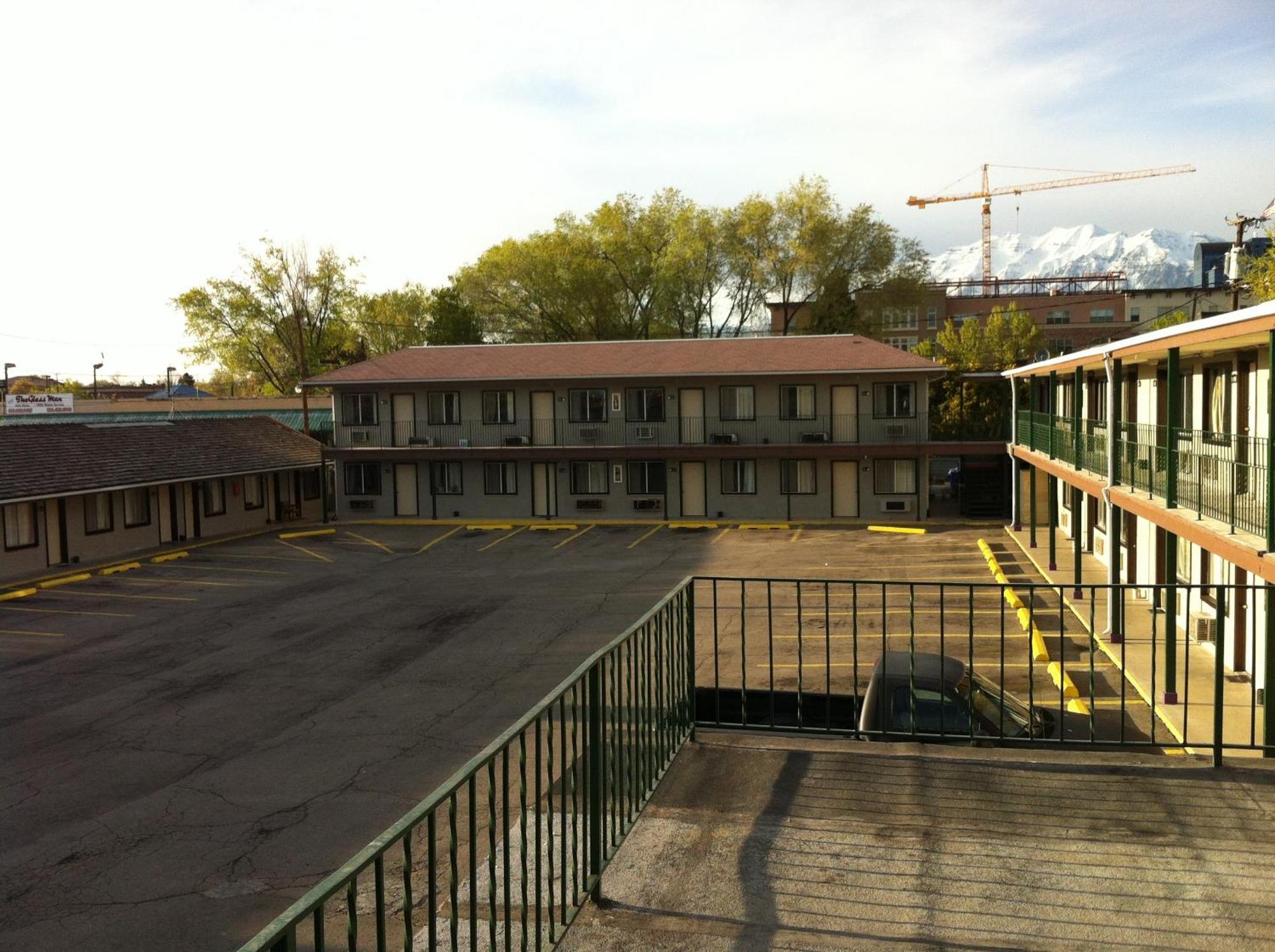 Provo Inn & Suites Екстериор снимка